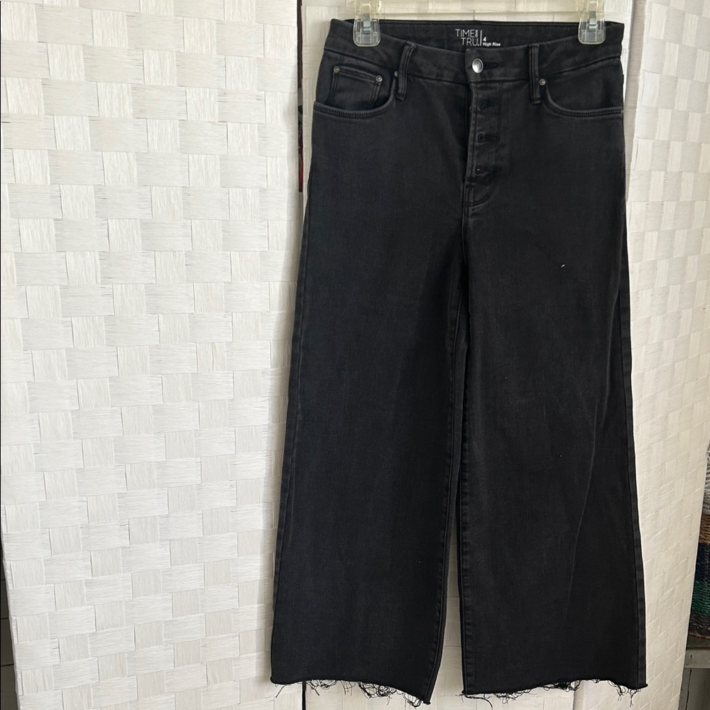 Time and Tru Black High-Rise Wide-Leg Jeans with Raw Hem - Picture 7 of 7